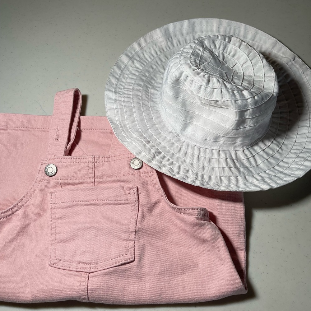3/25 Old navy toddlers pink overalls with sun hat 4T